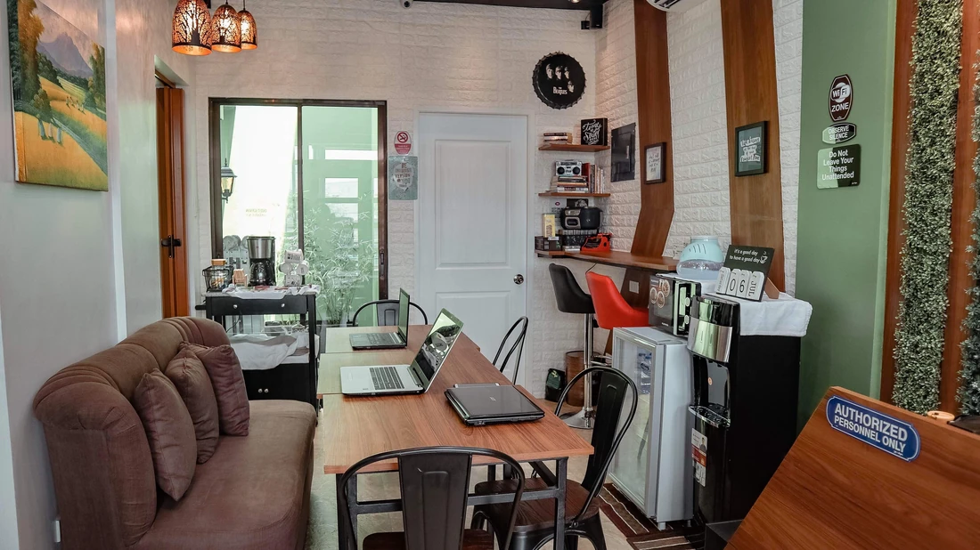 Workstations and lounge seating